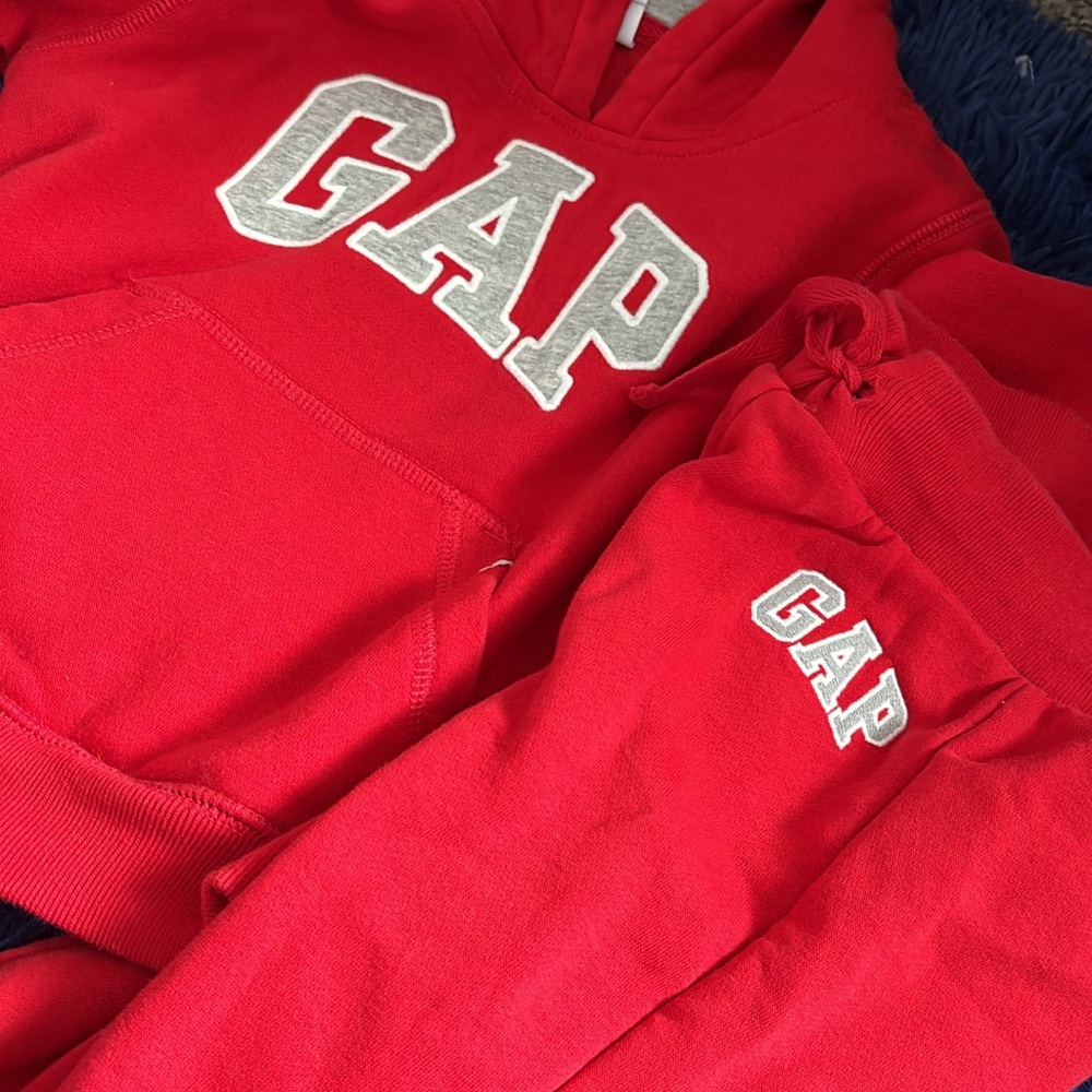 GAP Red Sweater Classic Logo Cotton Blend